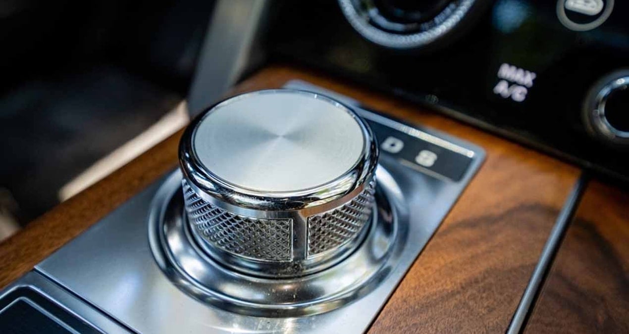 dunyanin en pahali otomobili belli oldu tek tek elle islendi yapimi 2 yil surdu ve sadece 4 tane var EN4LESJh