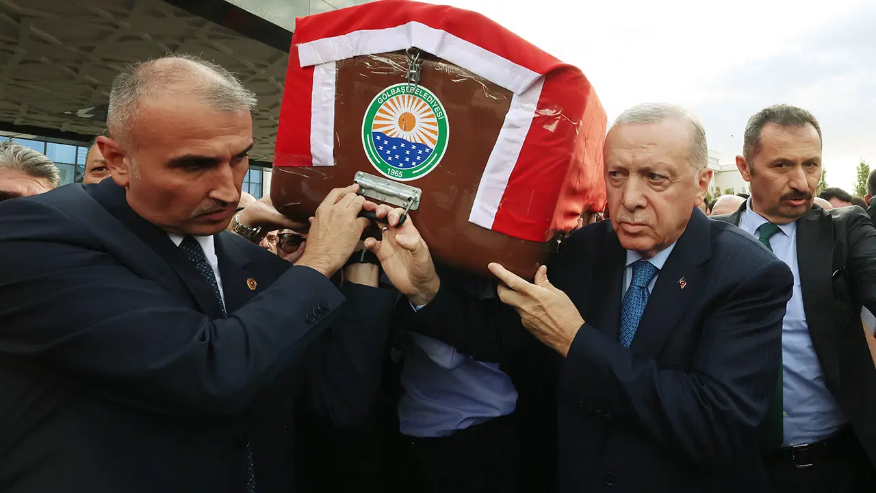 erdogan hamdi kilic icin duzenlenen cenaze torenine katildi gorevlerini ihmal ettigine sahit olmadim vWDz2AId