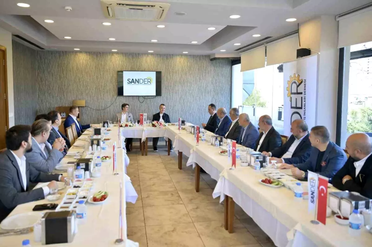 esenyurt belediye baskan vekili can aksoy sanayicilerle bulustu CNmvJO8t