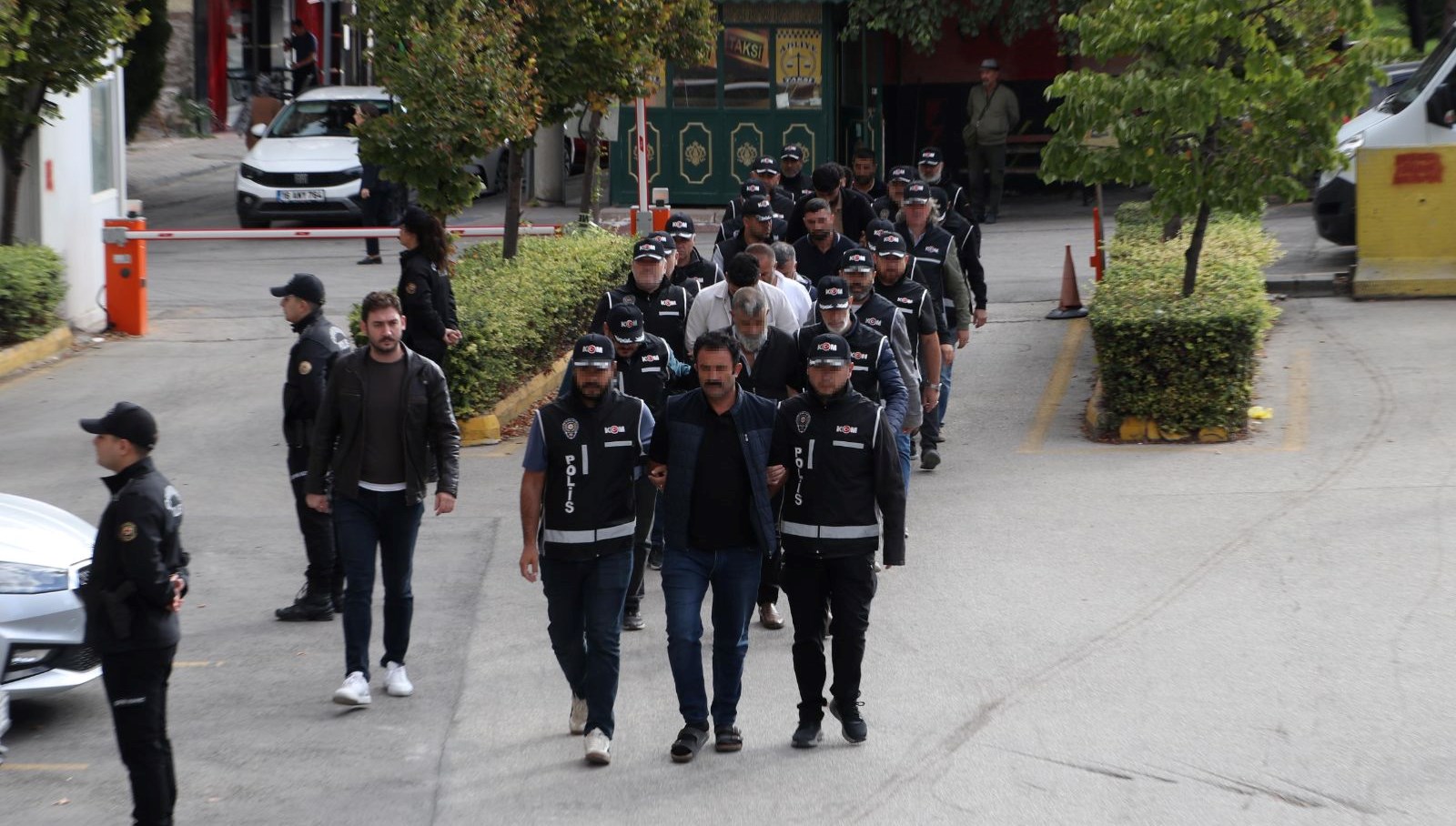 eskisehirde tefeci operasyonu 10 gozalti VhcfmqKt