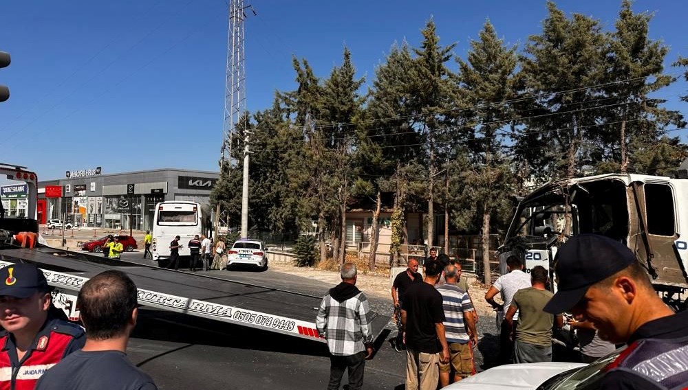 muglada yolcu otobusu vidanjorle carpisti Zd9garZh