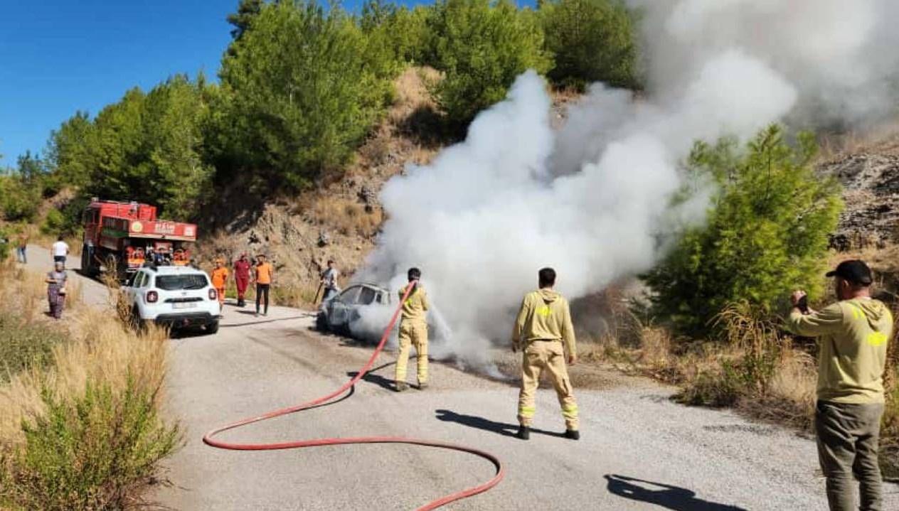 yanan araca orman ekipleri mudahale etti adEgvnND