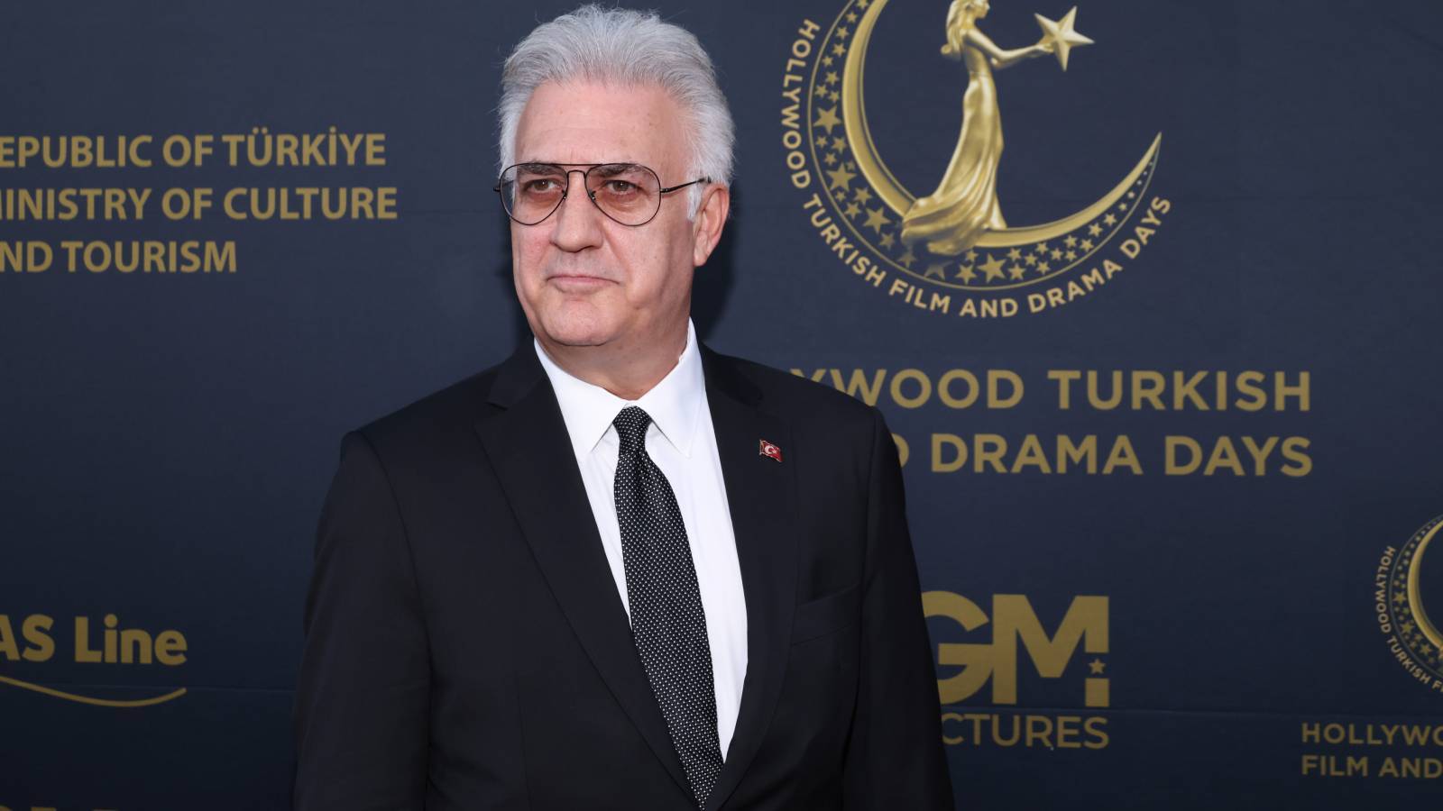 tamer karadagli umuyorum ki cok yakinda oscar sahnesinde de yerimizi alacagiz BSdUnY3z.jpg