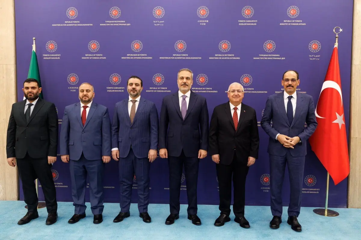 turk ve suriyeli yetkililer suriyenin toprak butunlugu icin bir araya geldi 8XqxAExE.jpg