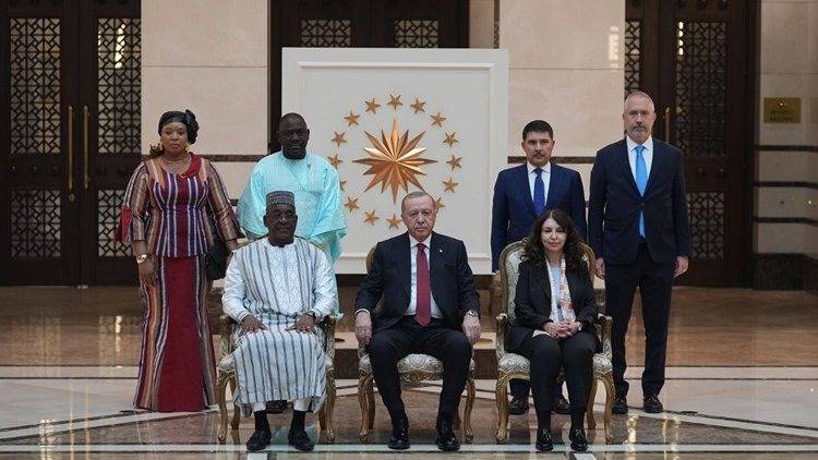 erdogan 5 ulkenin buyukelcisini kabul etti Px3HCldh.jpg