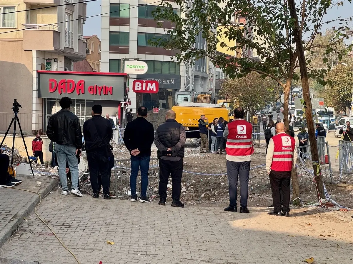 gebzede coken bina enkazinda kurtarma calismalari devam ediyor 3gu4nnee.jpg