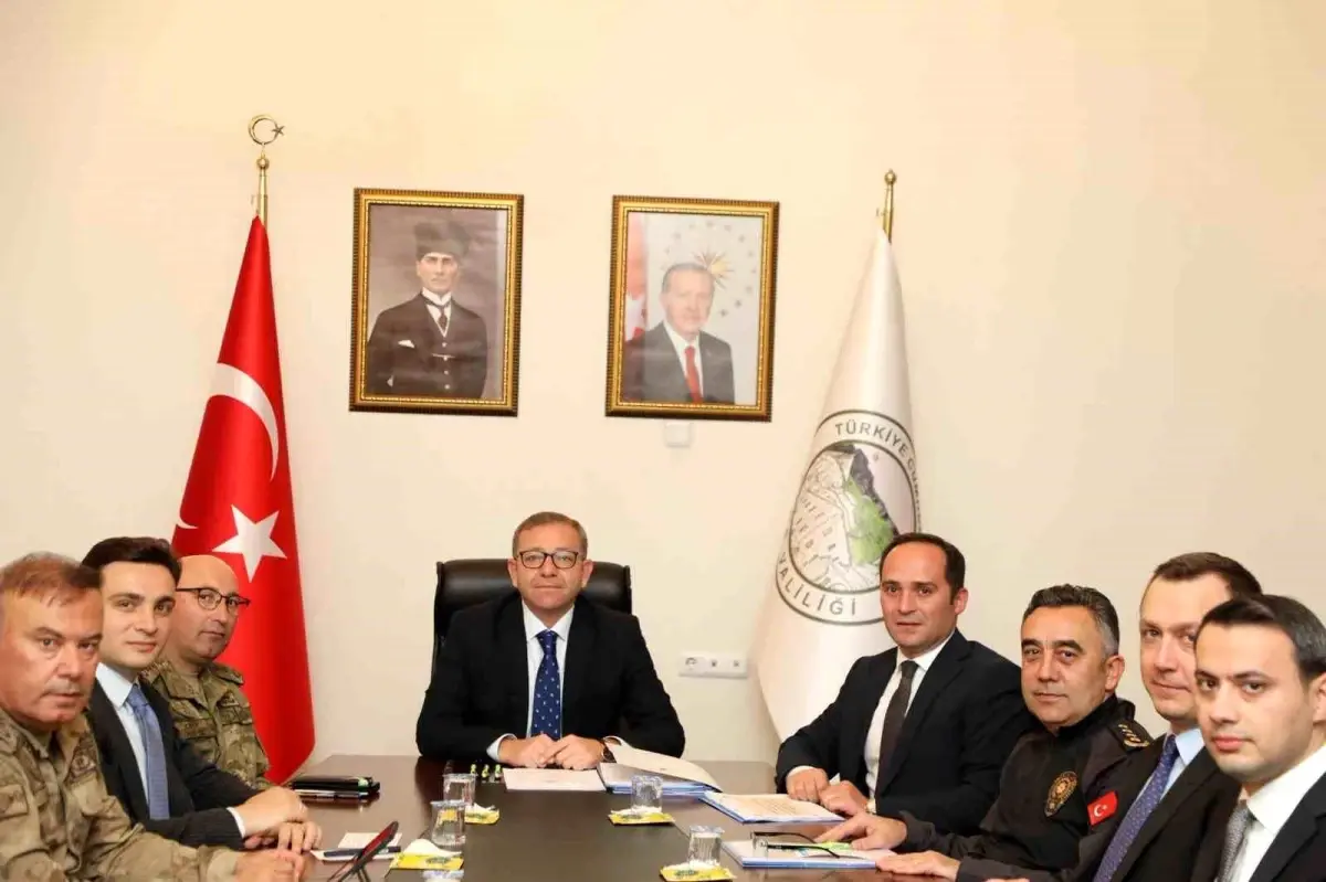 karsta guvenlik toplantisi FsDyLwFm.jpg