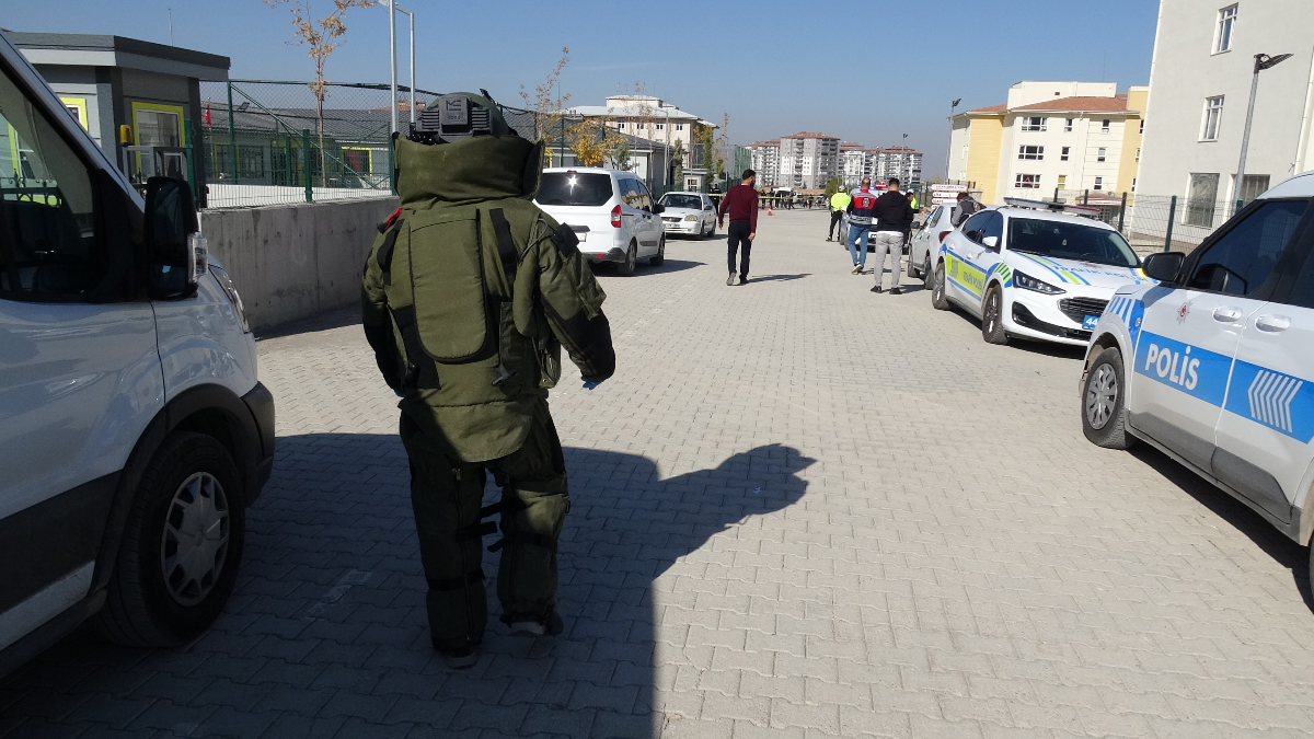 malatyada okul yerleskesinde supheli cisim panigi CMG9W3bz.jpg