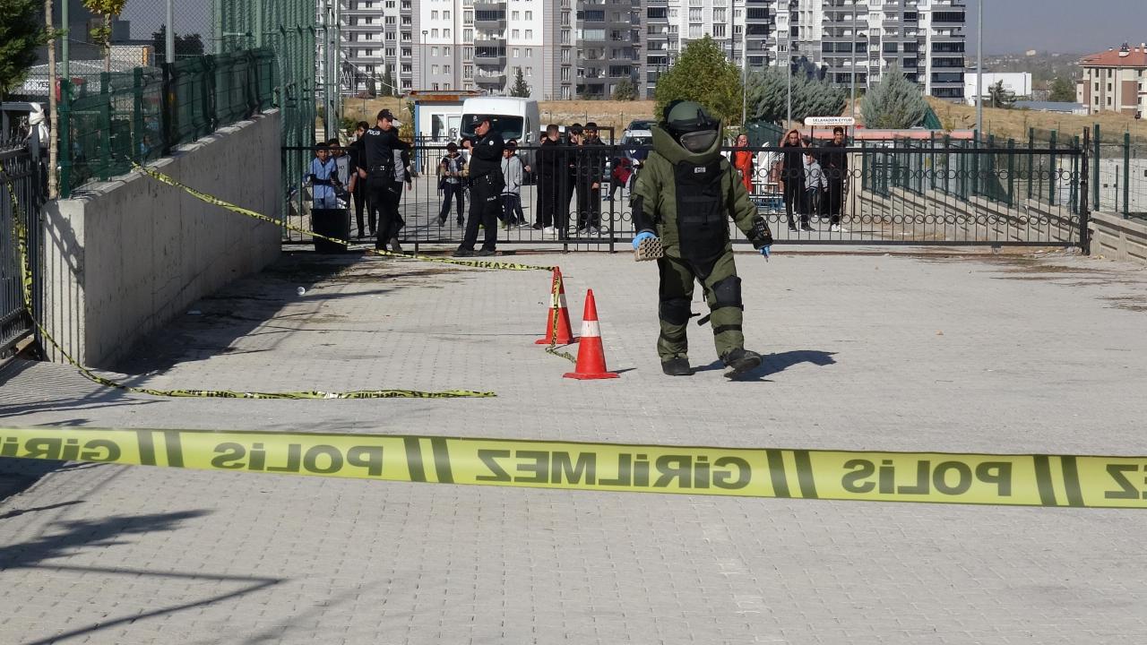 okul yerleskesindeki havai fisek rampasi panige neden oldu zOBL1Q4p.jpg