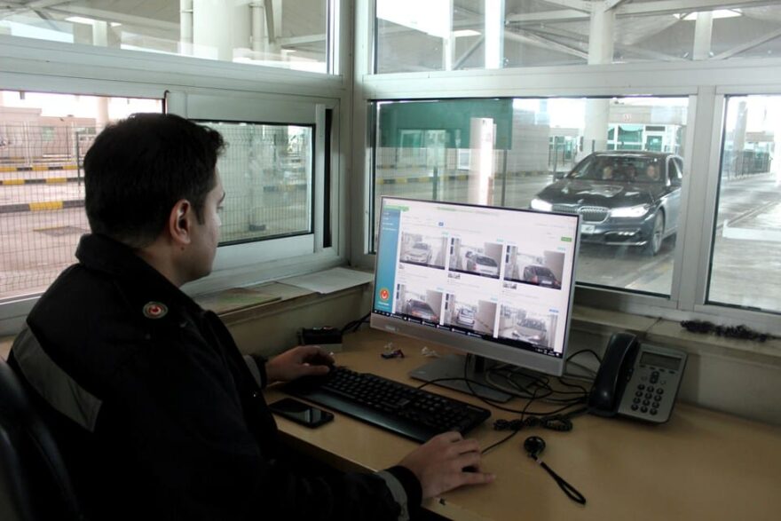 İstanbul Havalimanı’na operasyonda 4 memur gözaltına alındı! Şampanyalı kutlamanın görüntüleri ortaya çıktı