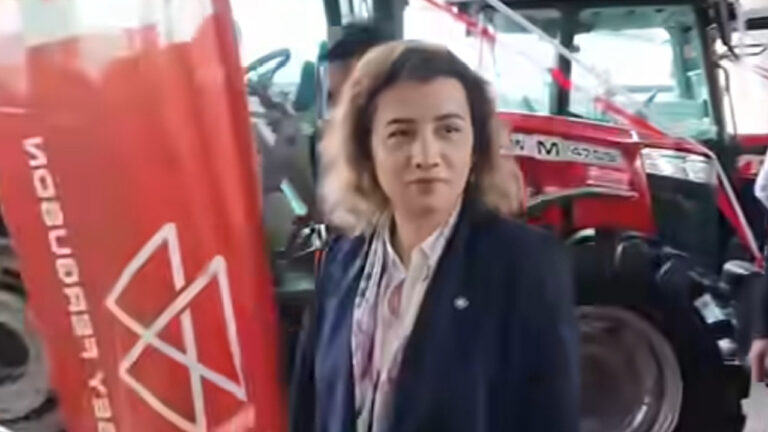 iyi-partili-civiciden-fatsa-tarim-fuarinda-ciftciye-destek-toprak-varsa-gelecek-var-zLRDVkIM