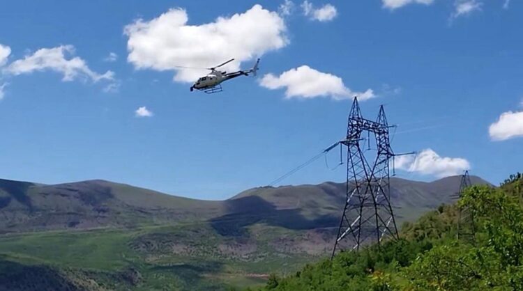 Karakaya Barajı’nda Helikopterle İleri Düzey Elektrik İletim Hattı Bakımı