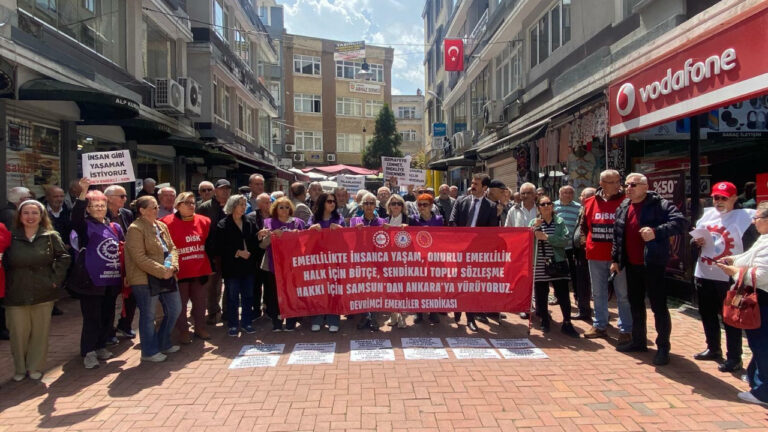 samsunlu-emeklilerden-sert-tepki-doktora-ulasmak-piyango-bayram-ikramiyesi-sus-payi-CsBfnFLF